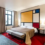 Victoria Hotel 4*