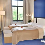 Victoria Hotel 4*