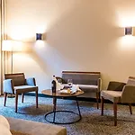 Victoria Hotel 4*