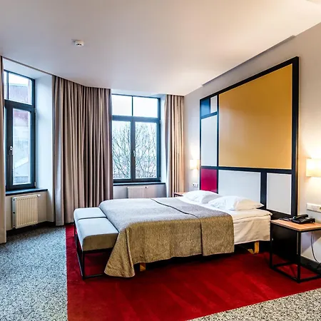 Victoria 4*