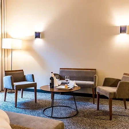 Victoria Hotel 4*