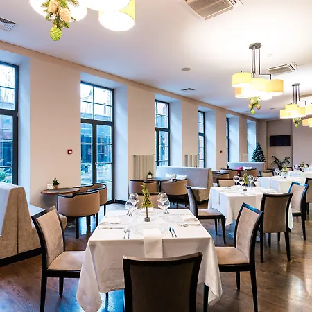 Victoria Hotel 4*